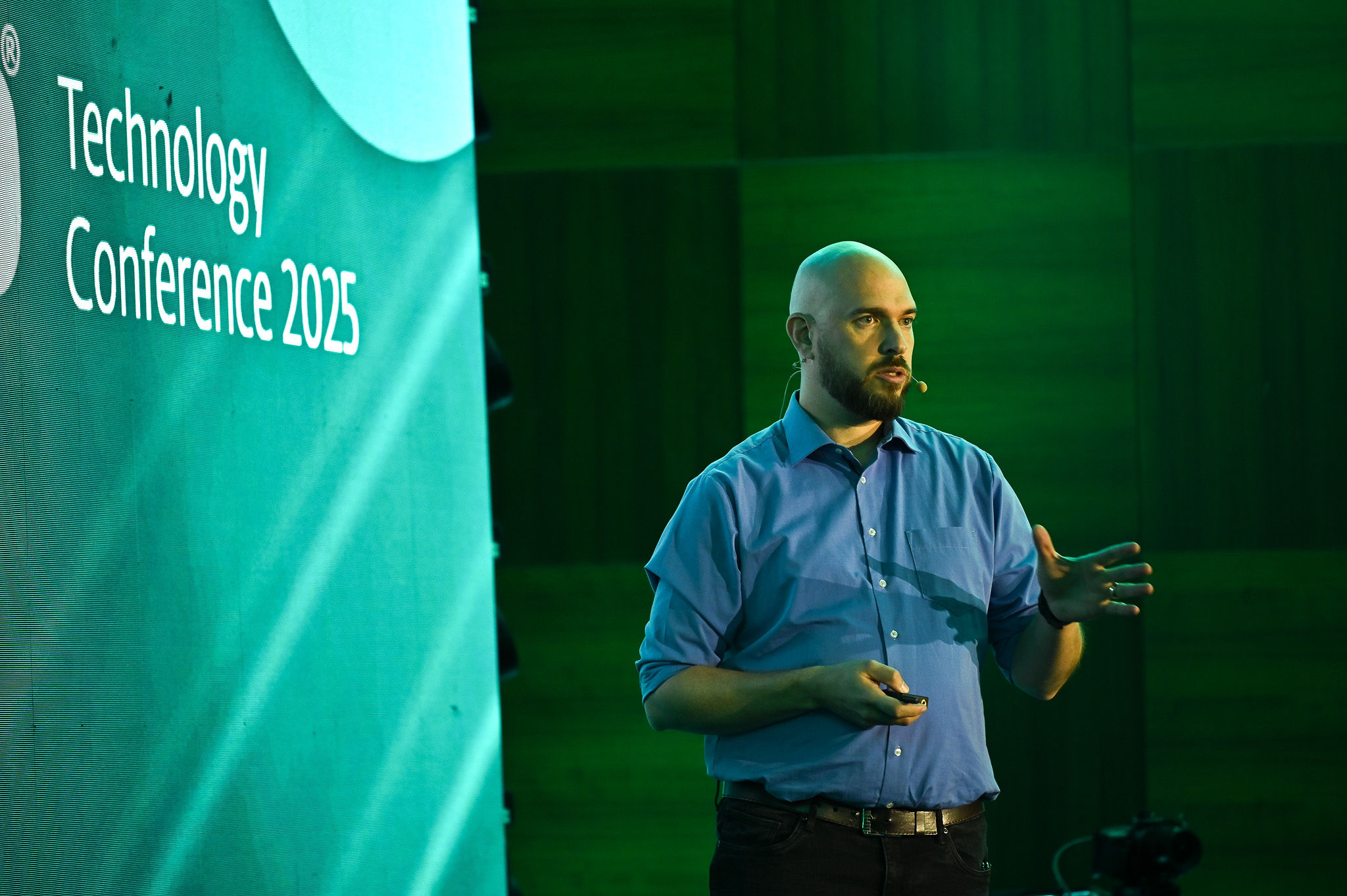 An image of Gabriel Balla presenting at ETeC 2025