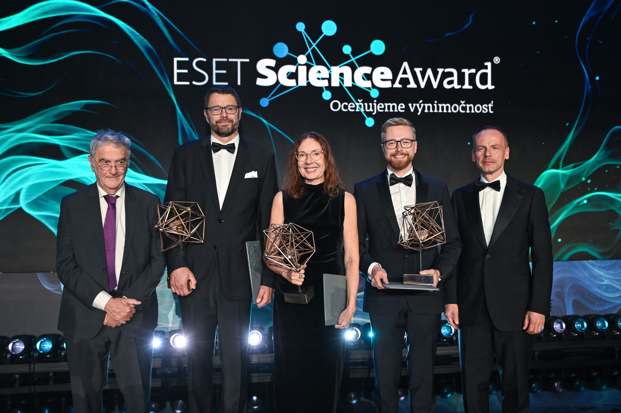 Materiálový vedec Dušan Galusek je novým laureátom ESET Science Award 2026. O ocenených vedeckých osobnostiach rozhodla medzinárodná komisia na čele s nobelistom Sergeom Harocheom