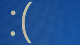 Correos falsos de Booking.com distribuyen malware usando la técnica de ClickFix simulando un error de Windows