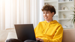 ChatGPT for Teens: el desafío de hacer la IA más segura para los adolescentes