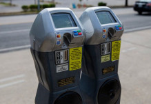 Criminosos utilizam códigos QR falsos em parquímetros para roubar dados de pagamento