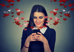Dating apps share personal data with advertisers, study says