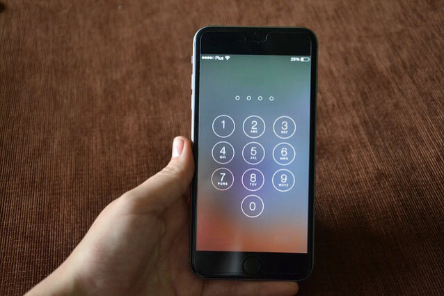 Dilema para Apple: ¿colaboración con el FBI o backdoor para iPhones?