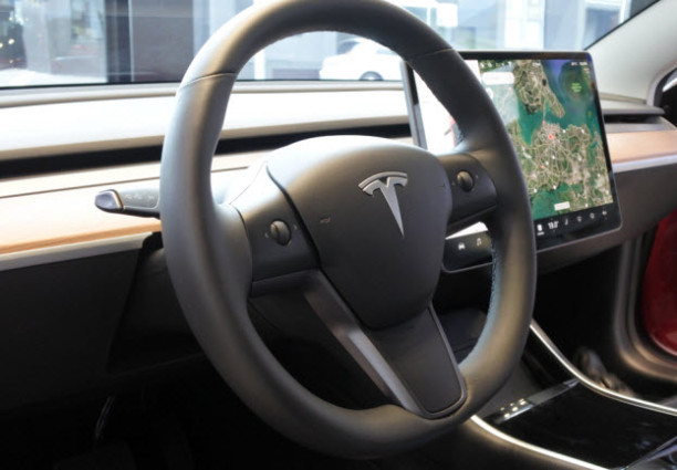 Two white hats hack a Tesla, get to keep it