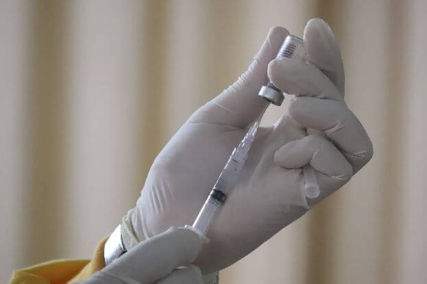 Interpol emite alerta para países sobre tentativas de golpes com vacinas contra a Covid-19
