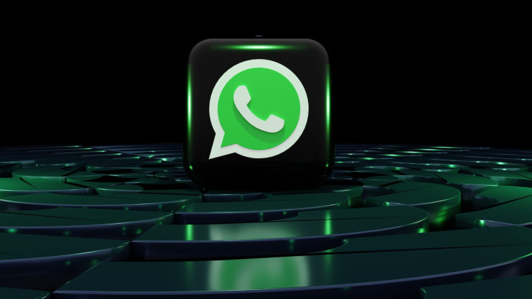 What is the meaning of whatsapp guys? - Question about English (US)