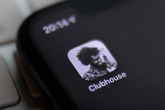 Des conversations sur Clubhouse diffusées en continu sur un site tiers