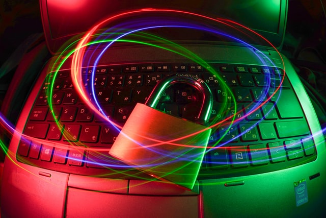 Le FBI et le CISA préviennent des risques de cyberattaque durant les vacances