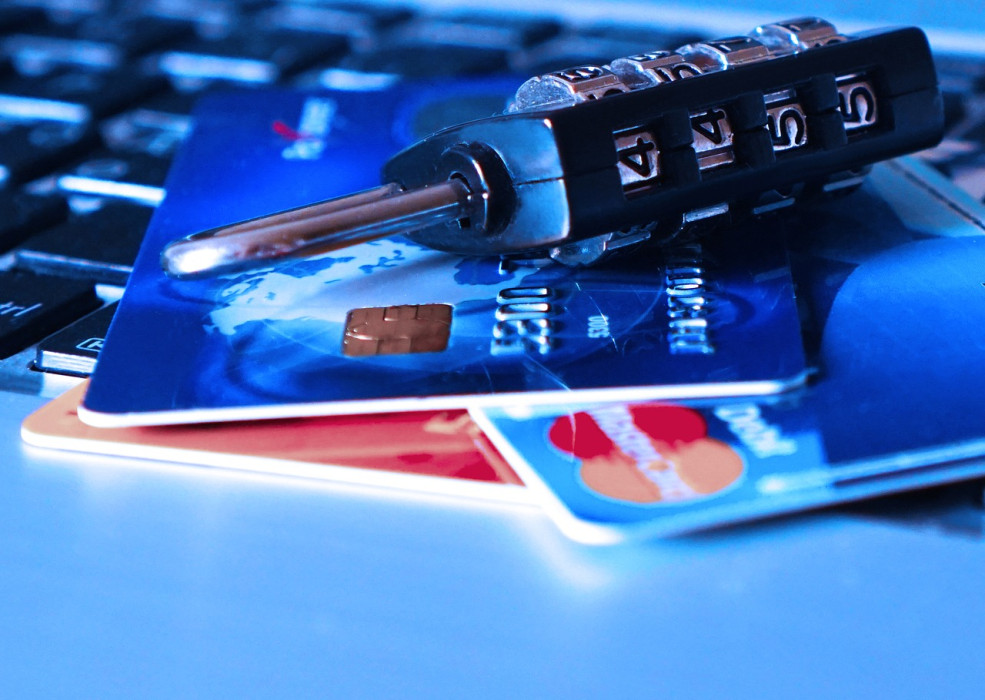 Falsas apps bancarias descubiertas en Google Play filtran datos robados de tarjetas de crédito