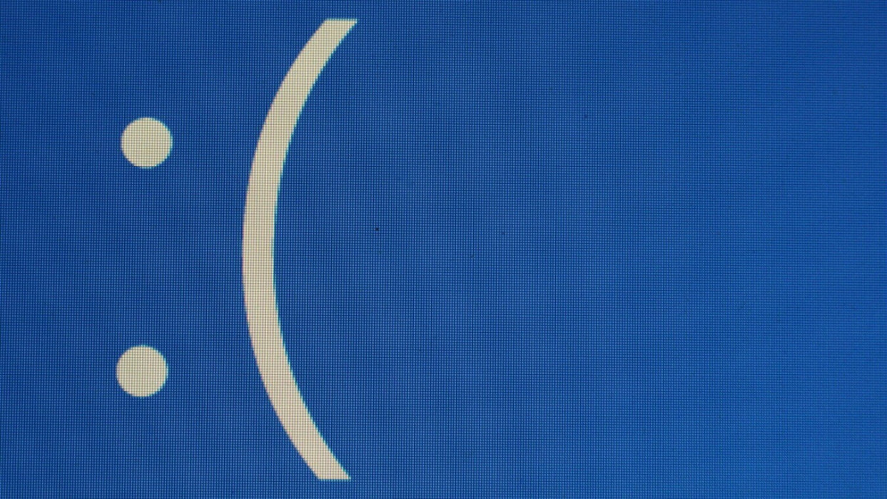 Correos falsos de Booking.com distribuyen malware usando la técnica de ClickFix simulando un error de Windows